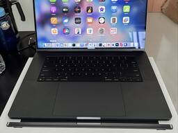 Apple 16 Macbook Pro (M4 Max, Uzay Siyahı)