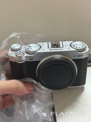 Fujifilm X-M5 gümüş ve XC15-45mm kiti