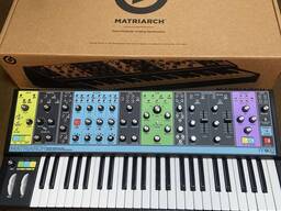 Moog Matriarch 4 sesli yarı modüler analog sentezleyici
