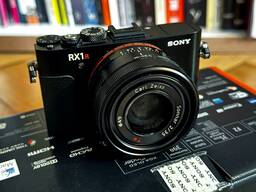 Sony RX1R III Dijital Fotoğraf Makinesi