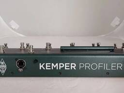 Uzaktan kumandalı Kemper Amps Profiler raf modellemesi.